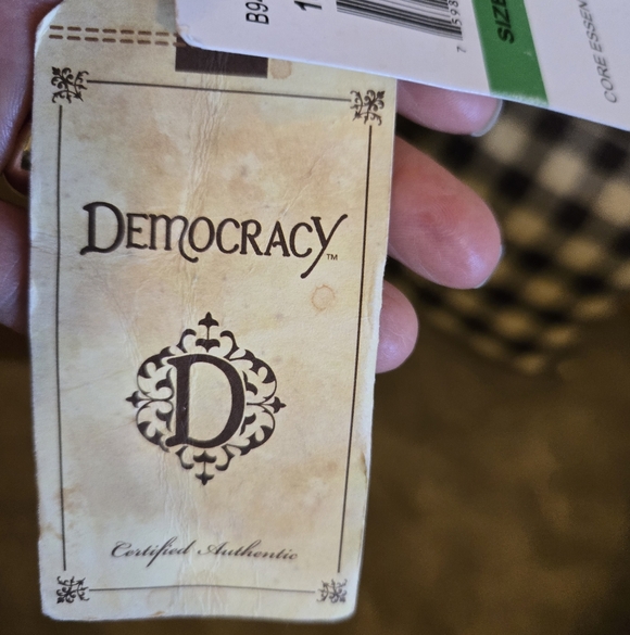 Democracy Women's Long Sleeve Top - Rust Red - Picture 4 of 6